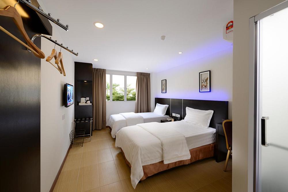Ernes Hotel Bayu Mutiara Bukit Mertajam Exteriör bild